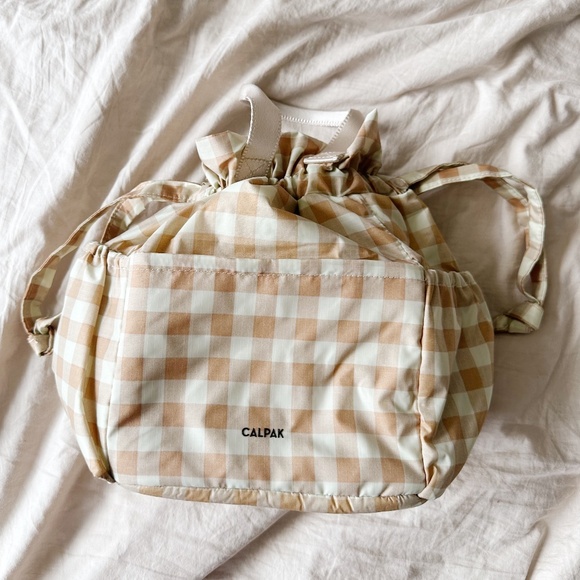 NWOT Calpak Lunchbag - Picture 1 of 3